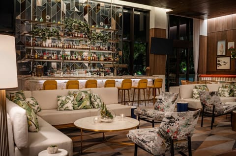 4 bars/lounges, rooftop bar