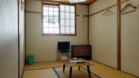 Traditional Room | WiFi (free), bed sheets