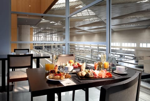 Daily buffet breakfast for a fee