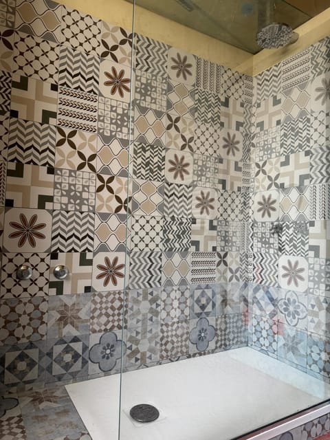 Shared Dormitory, Mixed Dorm (6 pax) | Bathroom | Shower, free toiletries, hair dryer, towels