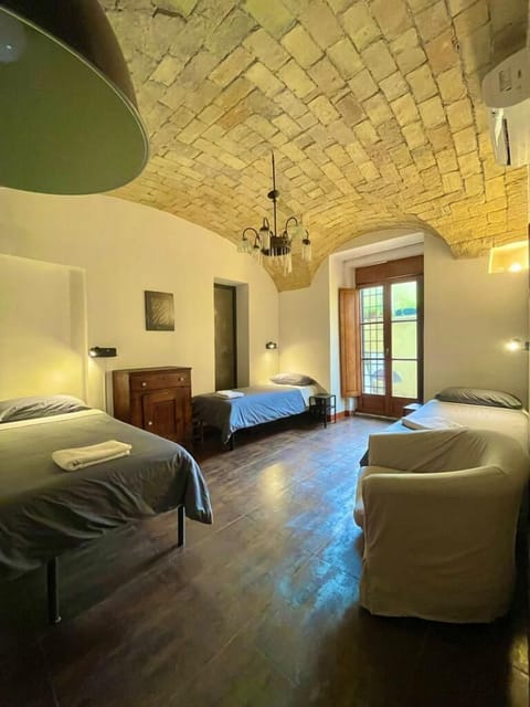 Shared Dormitory, Mixed Dorm (6 pax) | Iron/ironing board, free WiFi