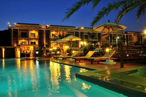Outdoor pool, sun loungers