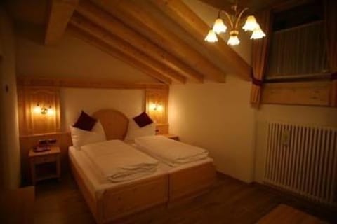 Double Room | Minibar, in-room safe, desk, soundproofing