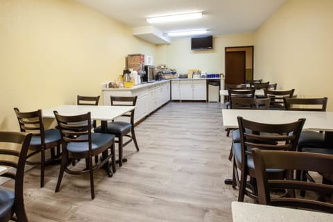 Free daily on-the-go breakfast