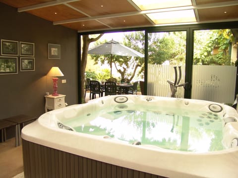 Indoor spa tub