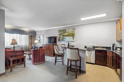 Superior Room, 1 King Bed with Sofa bed (Premium King Room) | Premium bedding, pillowtop beds, in-room safe, desk