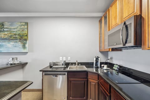 Superior Room, 1 King Bed with Sofa bed (Premium King Room) | Premium bedding, pillowtop beds, in-room safe, desk