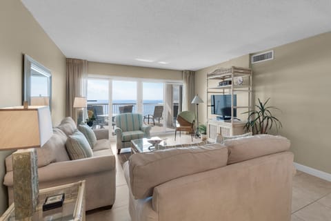 Living Area w/ Gulf Front View