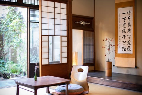 Traditional Twin Room | Desk, blackout drapes, free WiFi