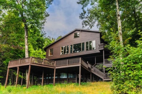 Experience the beauty of the Laurel Highlands. Book your mountain getaway today.
We offer the most unique collection of vacation homes in Laurel Highlands. From a cozy couple's getaway to a sprawling 400-acre private retreat, we have the perfect accommodations for your destination getaway.