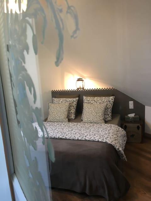 Premium bedding, individually decorated, individually furnished, desk