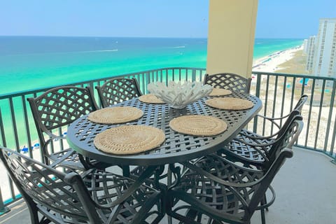 ENJOY ~ Amazing Gulf Front Views from Outdoor High-top Table ~ Seating for 6
