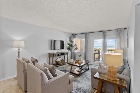 HSRC 213 Living Area with 50" TV
