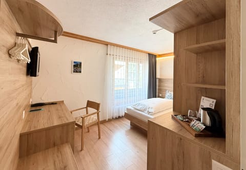 Single Room | Down comforters, minibar, in-room safe, desk