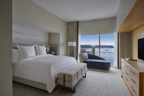 Presidential Suite | Hypo-allergenic bedding, down comforters, pillowtop beds, minibar