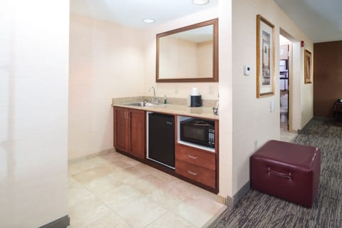 Large, One King Bed, Non-Smoking | Coffee and/or coffee maker