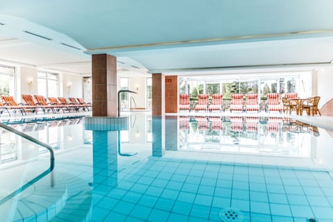 Indoor pool, sun loungers
