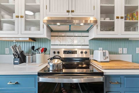 Knole Guest House -2nd Floor Kitchen - Electric stove, tea kettle, & Toaster