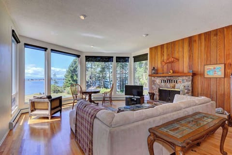 Well appointed living room with incredible views and a grand piano.