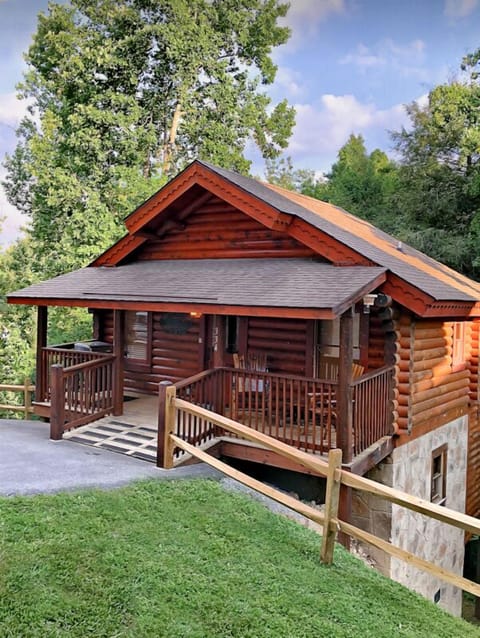 Front view of cabin - Front of cabin