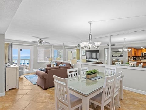 HSRC 304 Dining/Living Area With Gulf View
