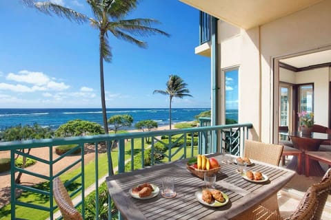 Wake up to panoramic ocean views & island breakfast on your private lanai