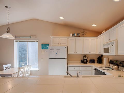 Fully stocked kitchen for all your cooking needs