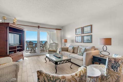 Living Area w/ Gulf Front View