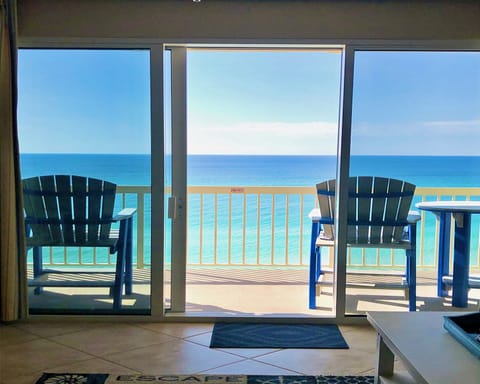 Spectacular Steller views! Commercial-grade furniture makes it even better.