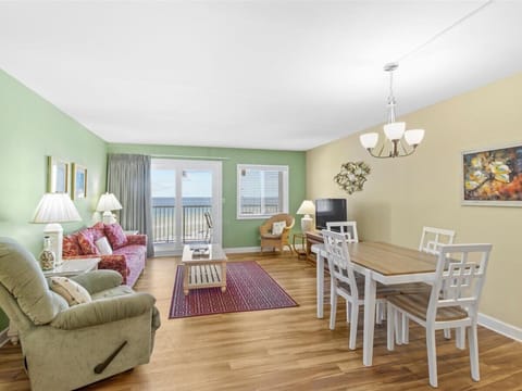HSRC 719 Living Area/Dining Area