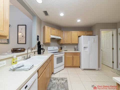 Magnolia Beach House - Kitchen