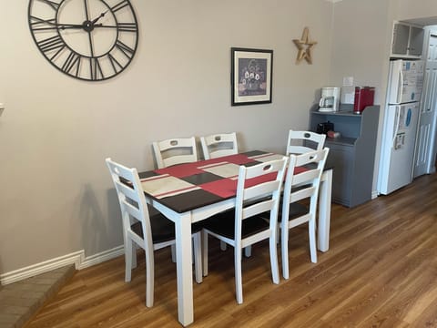 New dining table now seats 6!