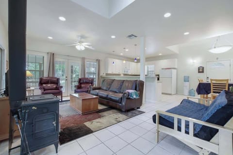 Cozy living room, futon sleeps 2. 