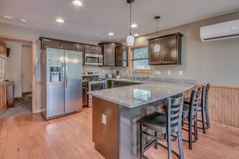 Fully functional Kitchen with Bar seating