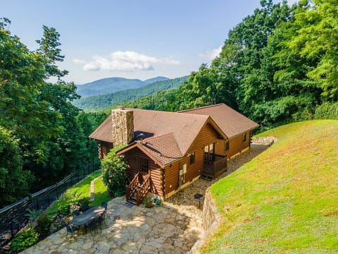 Offering privacy and breathtaking scenery, Dancing Bears Cabin is the perfect spot for a family retreat or romantic getaway!