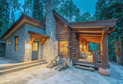 1.0-mountain-village-vacation-rental-yellow-brick-cabin-exterior