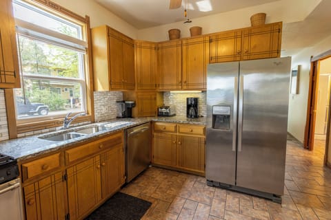 Main Level | Kitchen