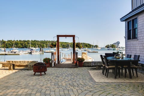 Freeport Vacation Rental | 2BR | 1BA | 700 Sq Ft | Step-Free Access
