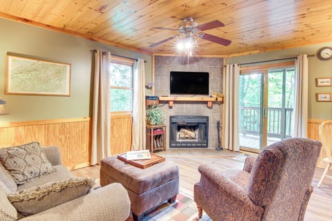 Whittier Vacation Rental | 1BR | 1BA | 625 Sq Ft | Stairs Required