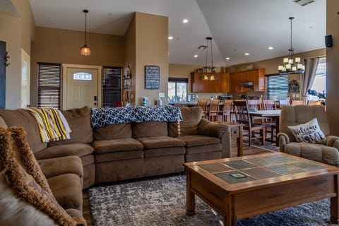 Open floor plan for maximum visiting.