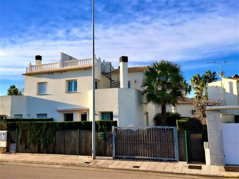 Front view of the Villa with 2 bedrooms and 2 bathrooms