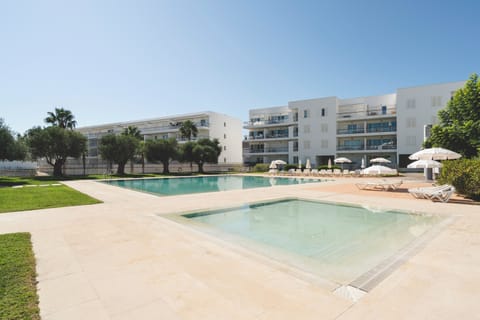 Direct access to pool from the apartment