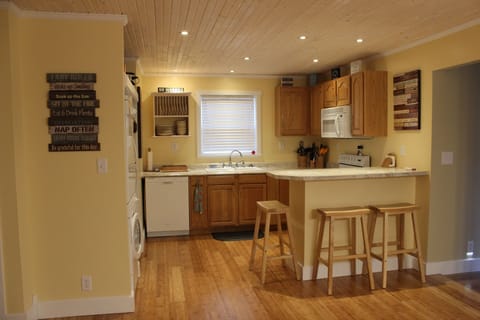 Bar which seats 4 on bar stools