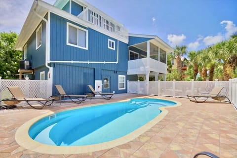 Soak up the Florida sunshine by your private heated pool surrounded by tropical palms and privacy fencing.