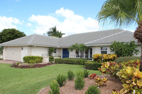 SW28503 - Garden view to front of this pool home with breathtaking Lake View!