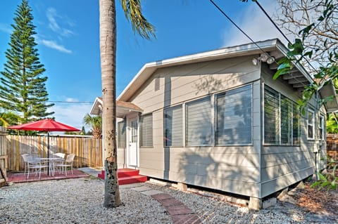 Treasure Island Vacation Rental Cottage | 2 BR | 1 BA | Step-Free Access