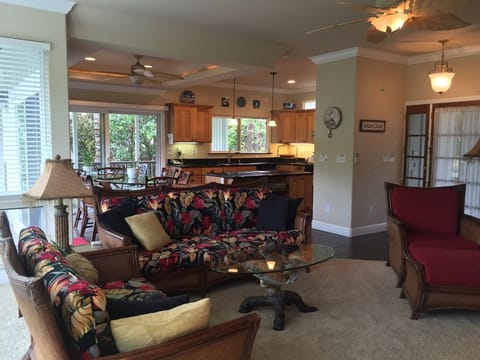 Livingroom, Dining, Kitchen