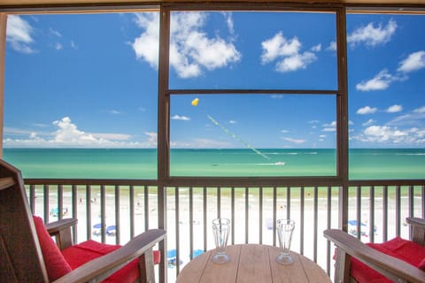 Top Floor Private Balcony Views of Madeira Beach