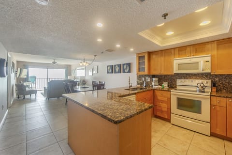 Las Brisas 205 Kitchen