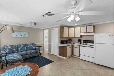Beach Place 200 Living Room